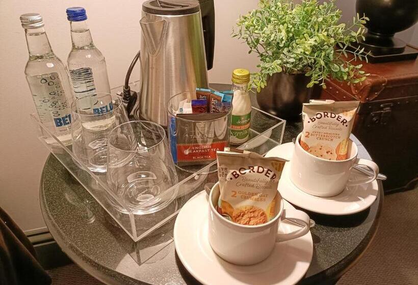 キングサイズベッドのスーペリアルーム, The Linden Stansted