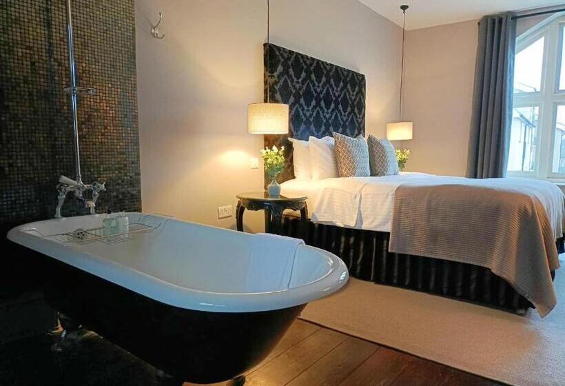 キングサイズベッドのスーペリアルーム, The Linden Stansted