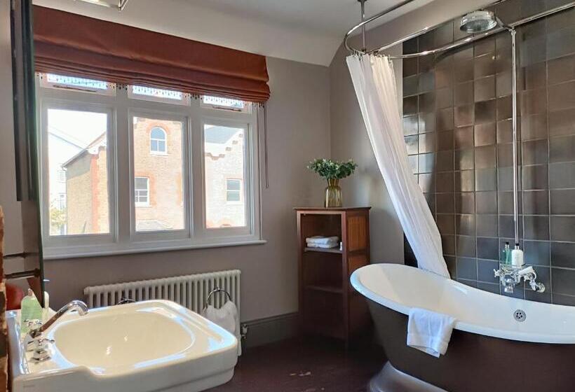 キングサイズベッドのスーペリアルーム, The Linden Stansted