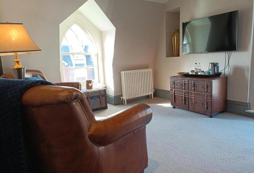 جناح سوبيريور, The Linden Stansted