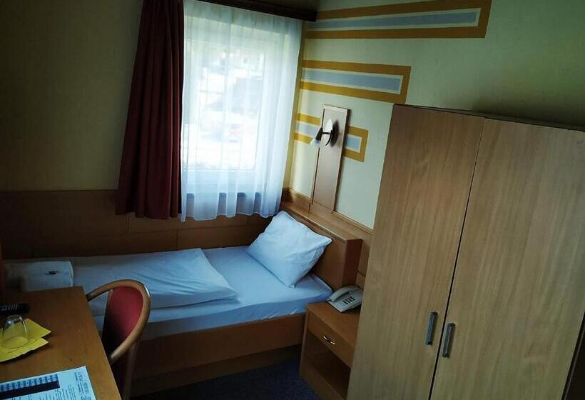 スタンダードシングルルーム, Pension Tilly