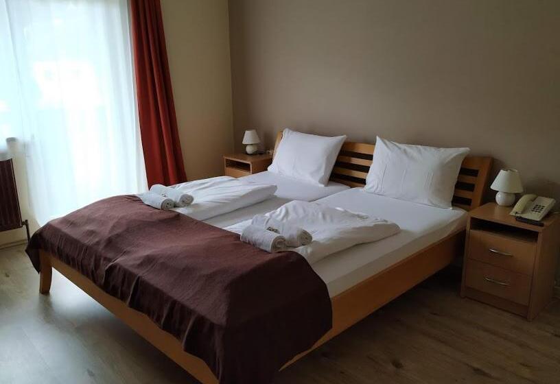 スタンダードルーム, Pension Tilly