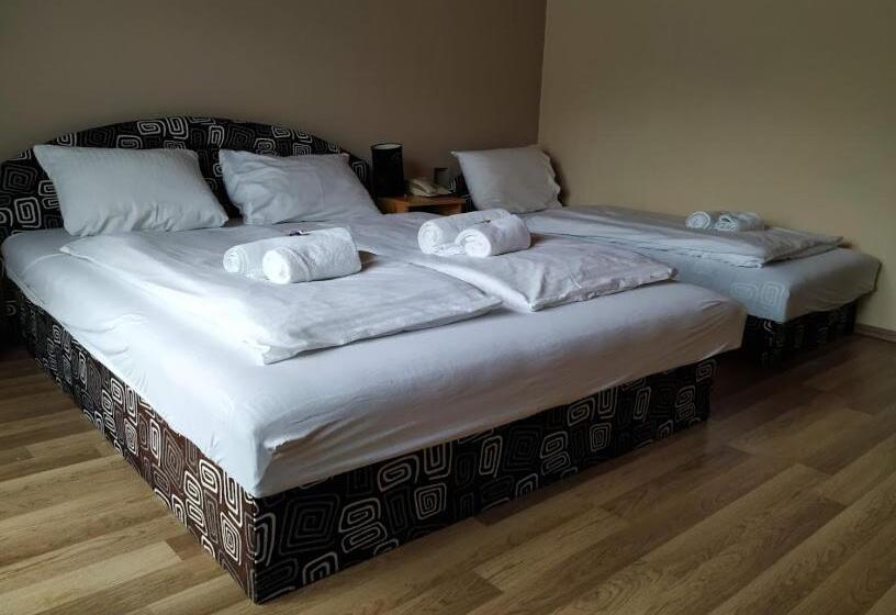 スタンダードトリプルルーム, Pension Tilly