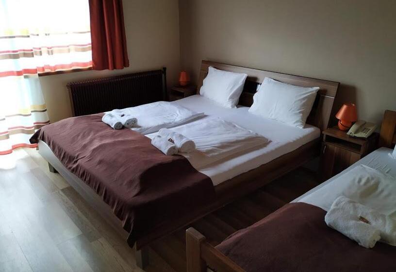 スタンダードトリプルルーム, Pension Tilly