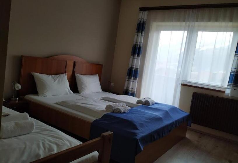 スタンダードトリプルルーム, Pension Tilly