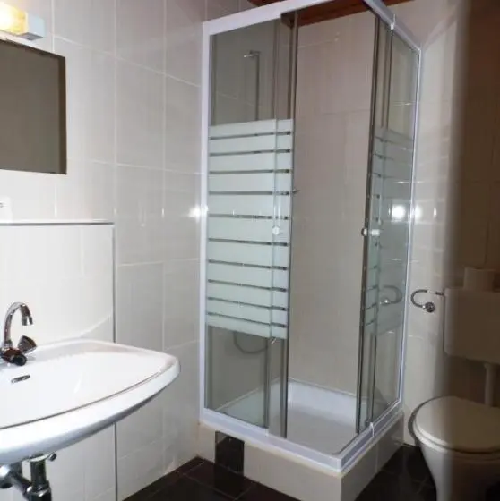 Camera Familiare, Pension Tilly
