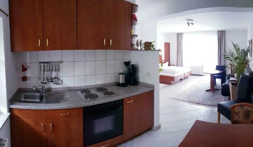 スタンダードスタジオ, Urlaubspension 'hohes Rott' Und Apartmenthaus
