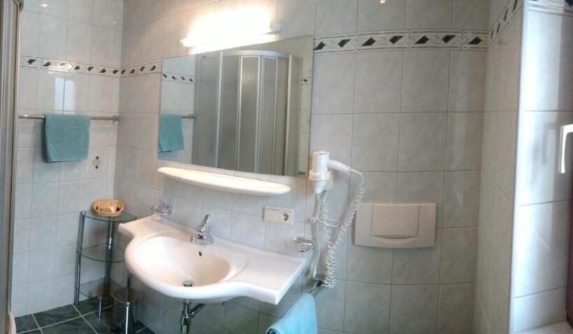 标准单人间, Fremdenpension Alpenruhe