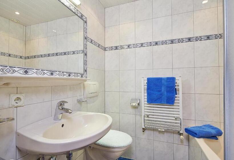 标准三人间, Fremdenpension Alpenruhe