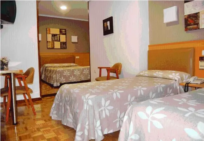 اتاق استاندارد سه نفره, Hostal Arotza