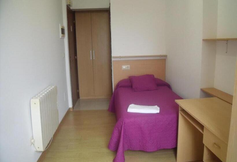 标准单人间, Hostal O Patron