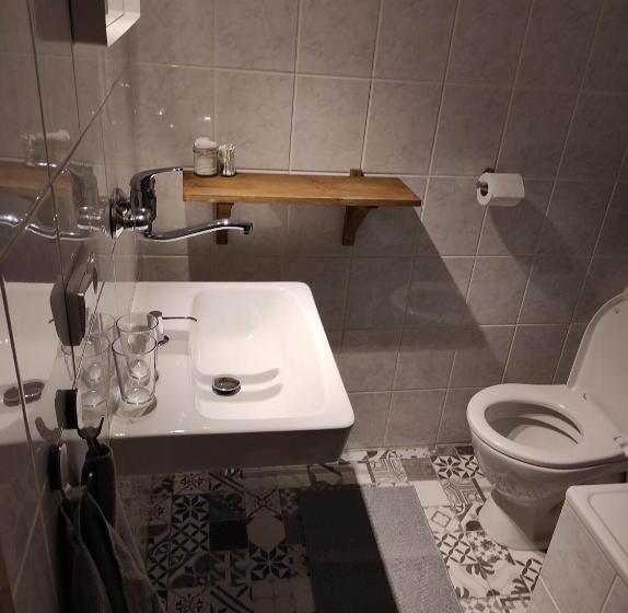 חדר משפחתי, Penzion Adler