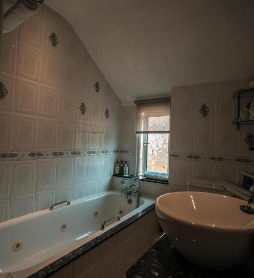 スイート, The Salty Monk Bed & Breakfast