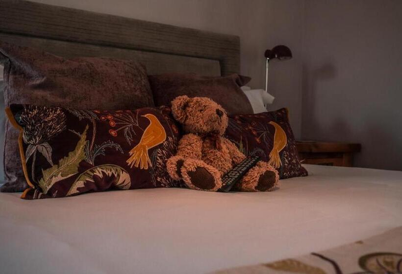 سوییت, The Salty Monk Bed & Breakfast