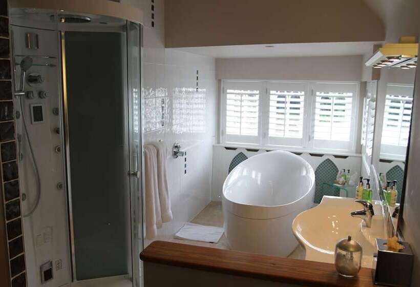 スイート, The Salty Monk Bed & Breakfast