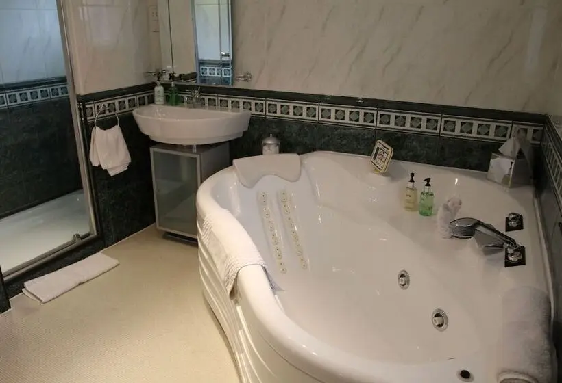 スイート, The Salty Monk Bed & Breakfast