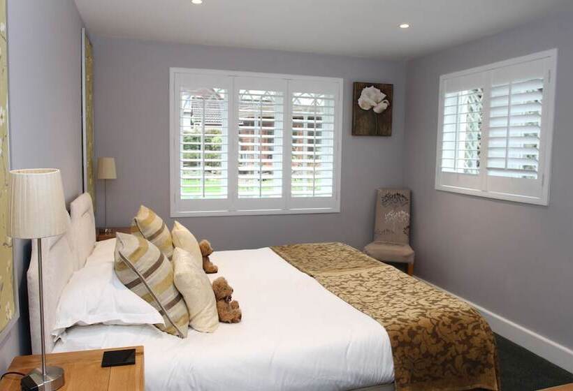 اتاق استاندارد, The Salty Monk Bed & Breakfast