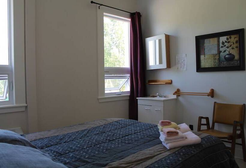 带共用浴室的标准房间, Auberge La Petite école De Forillon