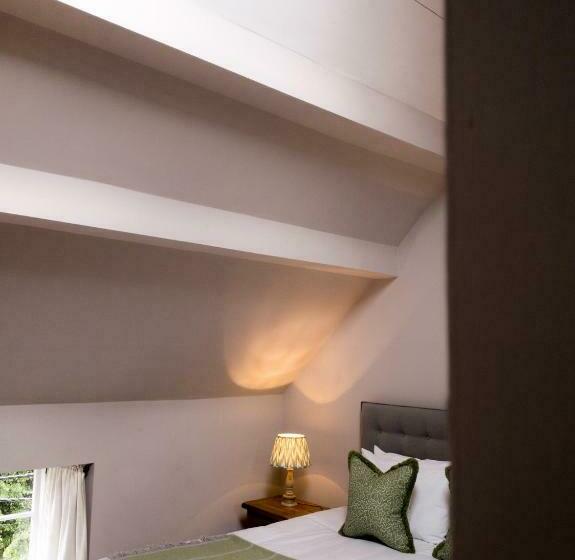 标准间, Bear And Ragged Staff