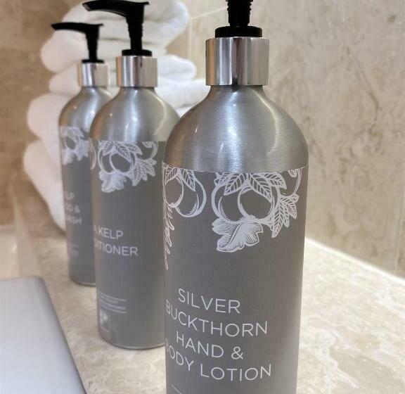 家庭套房, Bear And Ragged Staff