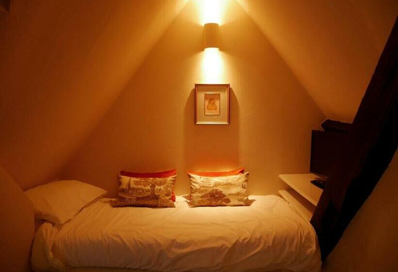 家庭套房, Bear And Ragged Staff