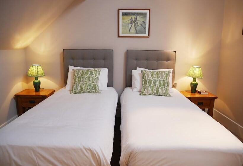 标准间, Bear And Ragged Staff