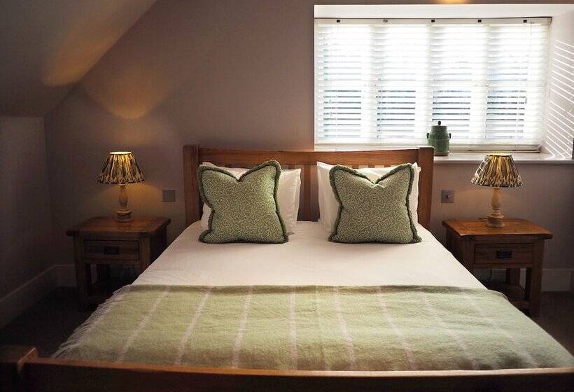 标准间, Bear And Ragged Staff