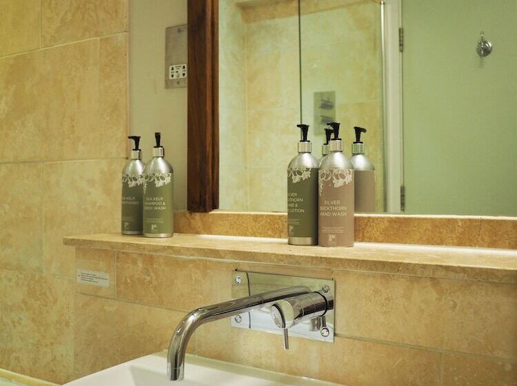 标准间, Bear And Ragged Staff