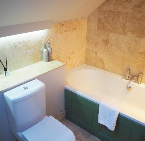 标准间, Bear And Ragged Staff