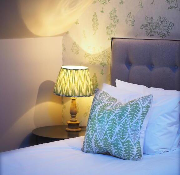 标准间, Bear And Ragged Staff