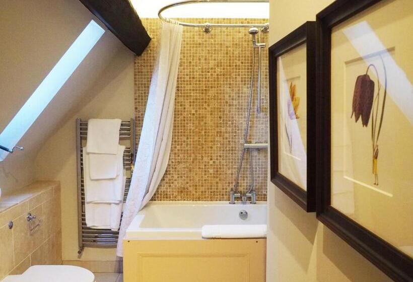 家庭套房, Bear And Ragged Staff