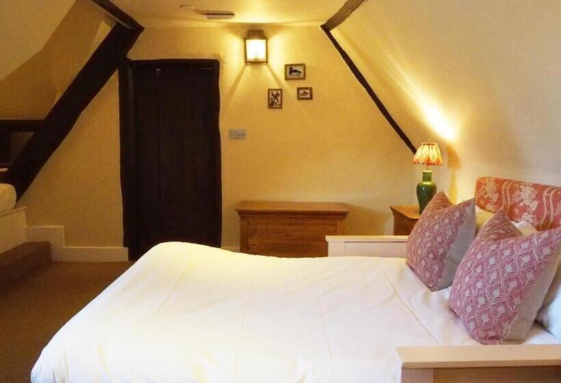 家庭套房, Bear And Ragged Staff