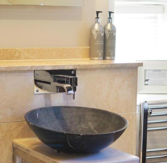 标准间, Bear And Ragged Staff