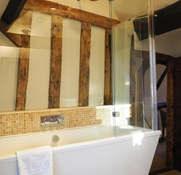 标准间, Bear And Ragged Staff