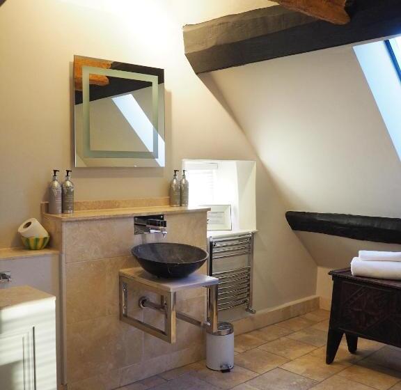 标准间, Bear And Ragged Staff