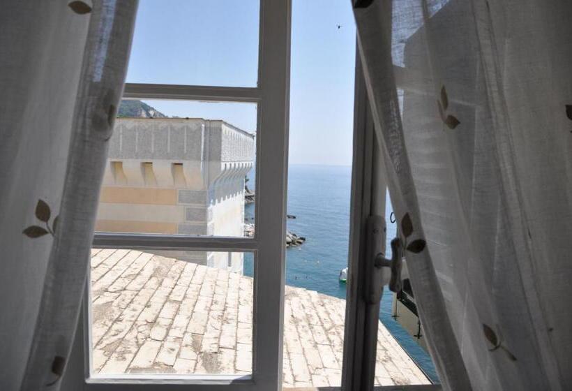 סוויטה, Castello Canevaro