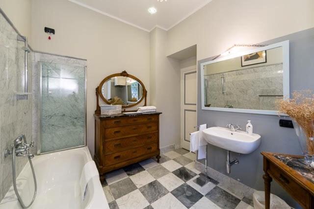 דירת חדר נוף לים, Castello Canevaro