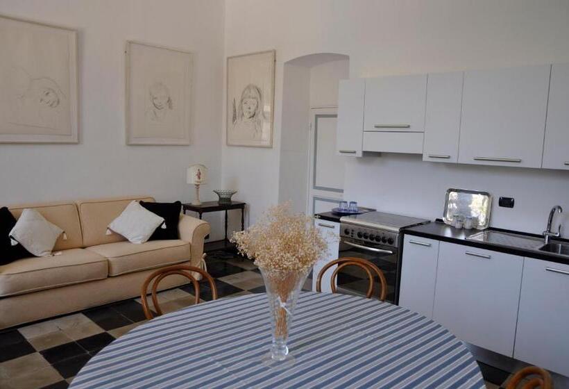 דירת חדר נוף לים, Castello Canevaro