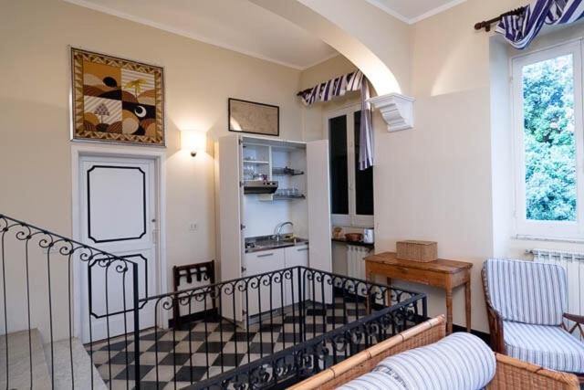 דירת שני חדרים, Castello Canevaro