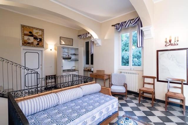 דירת שני חדרים, Castello Canevaro