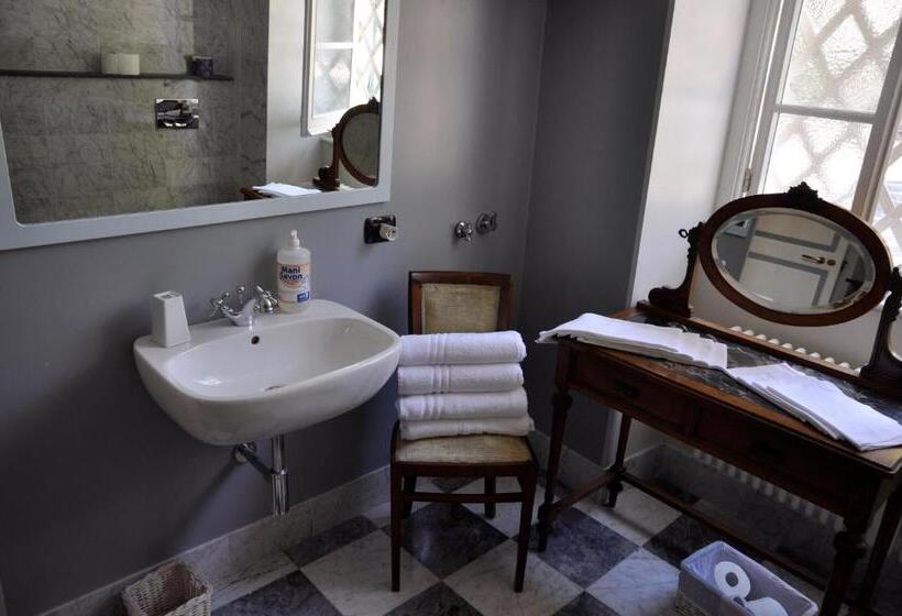 דירת חדר נוף לים, Castello Canevaro