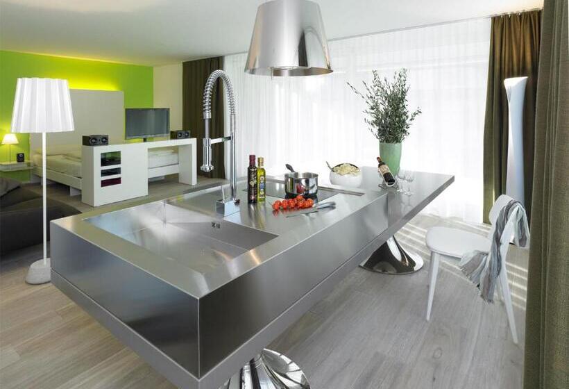 إستديو قياسى مزود بشرفة, City Apartments