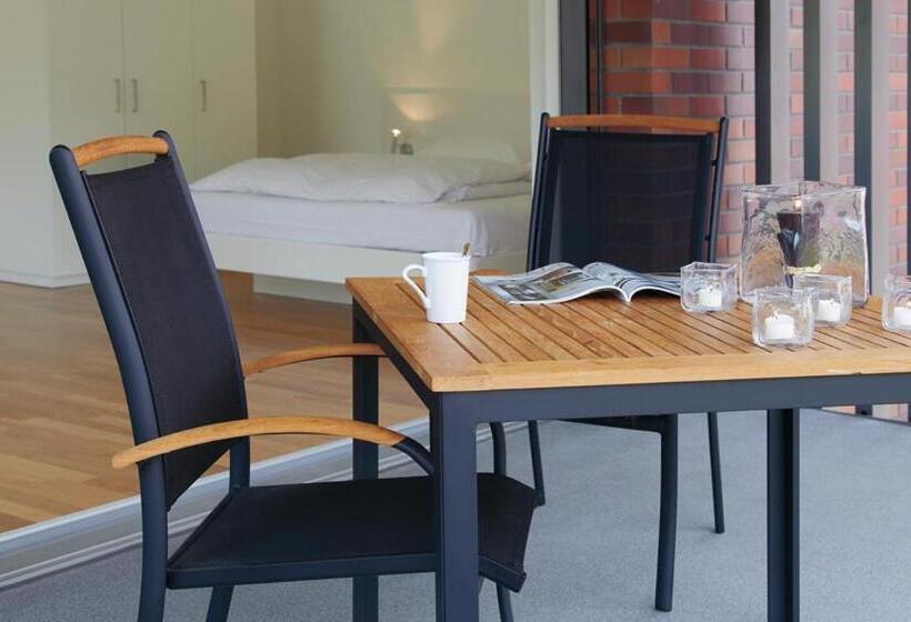 إستديو قياسى مزود بشرفة, City Apartments