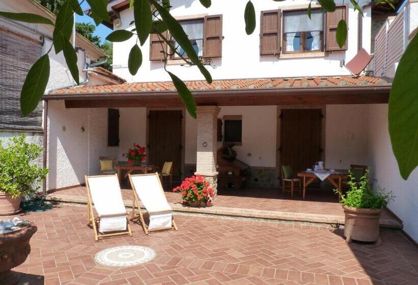 اتاق استاندارد, Agriturismo La Rombaia