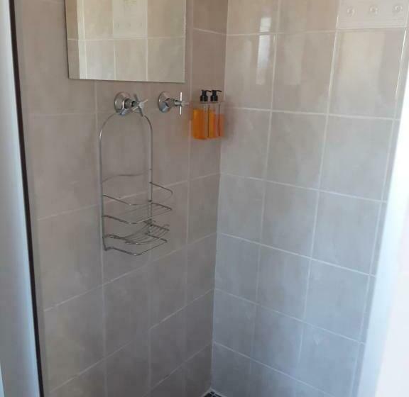 스위트, Croeso Guest House