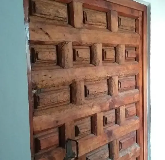 اتاق عادی, Fonda Del Tozal