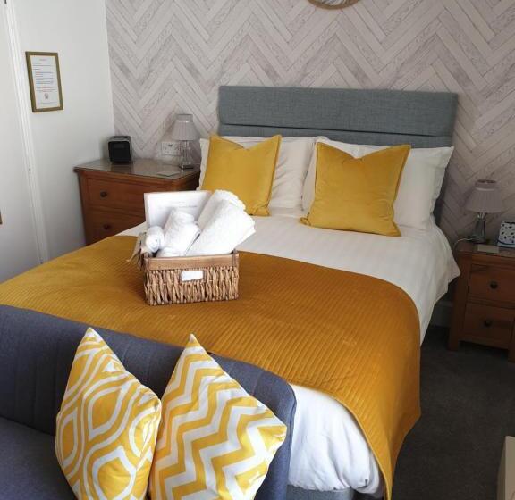 Quarto Estandar, Glascoed Guest House