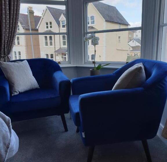 디럭스 룸 킹사이즈 침대, Glascoed Guest House