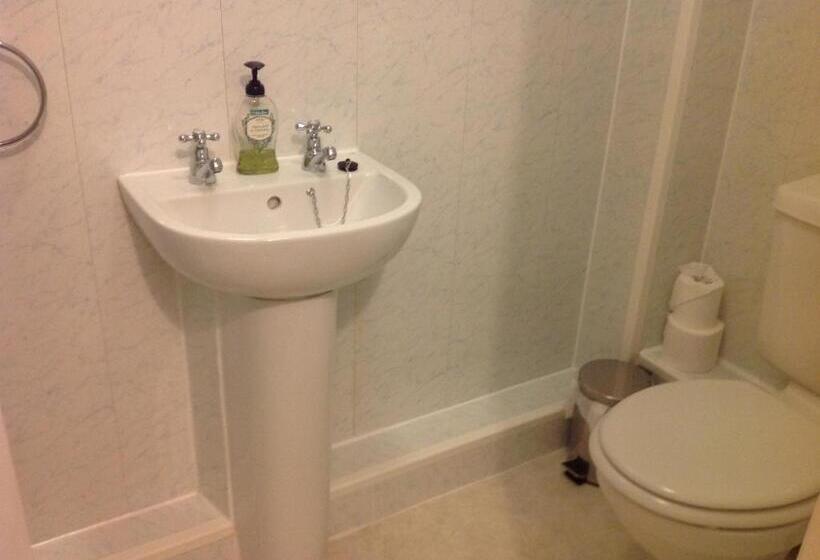 Quarto Estandar, Glascoed Guest House