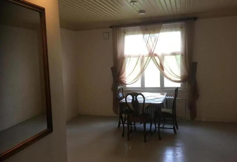 Perhehuone, Guesthouse Kumpunen